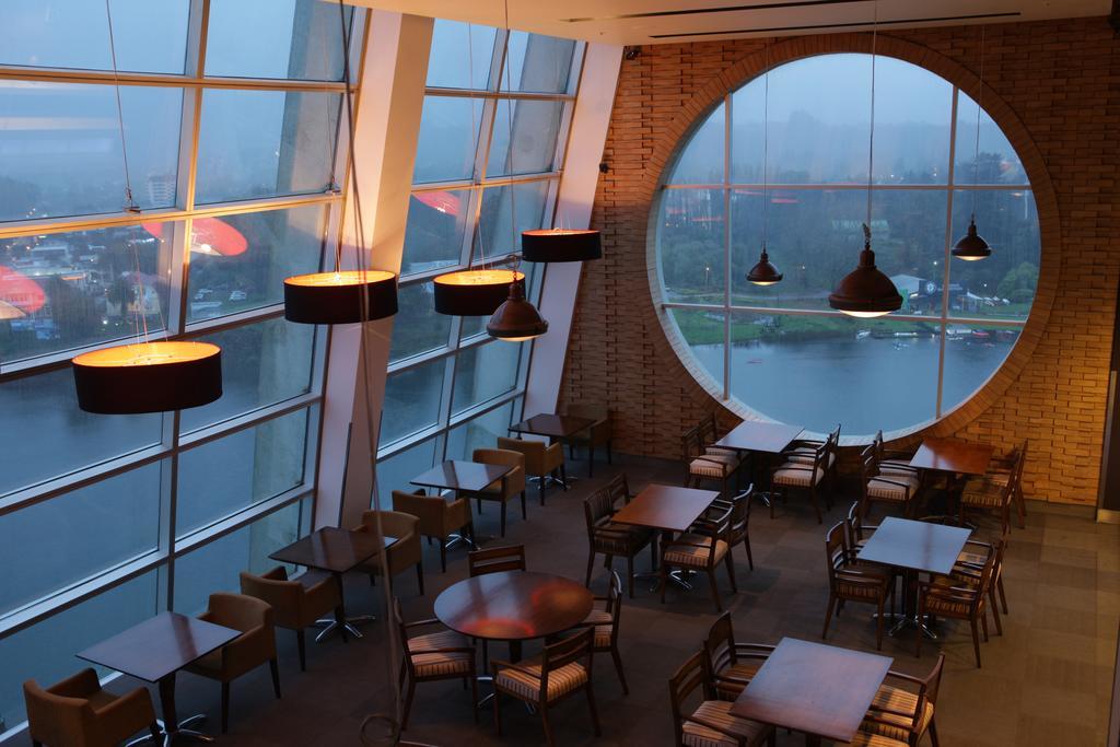Hotel Dreams Valdivia Exterior photo The interior of the restaurant